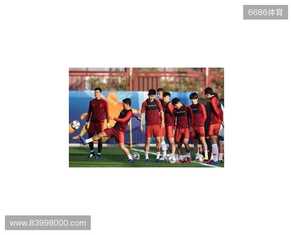 日本队全员集合备战麒麟挑战杯，前田大然“泡面头”抢眼