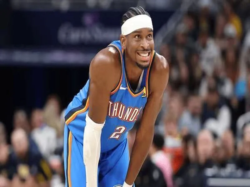 亚泰出征青岛准备赛季收官战 球迷助威歌声为子弟兵加油